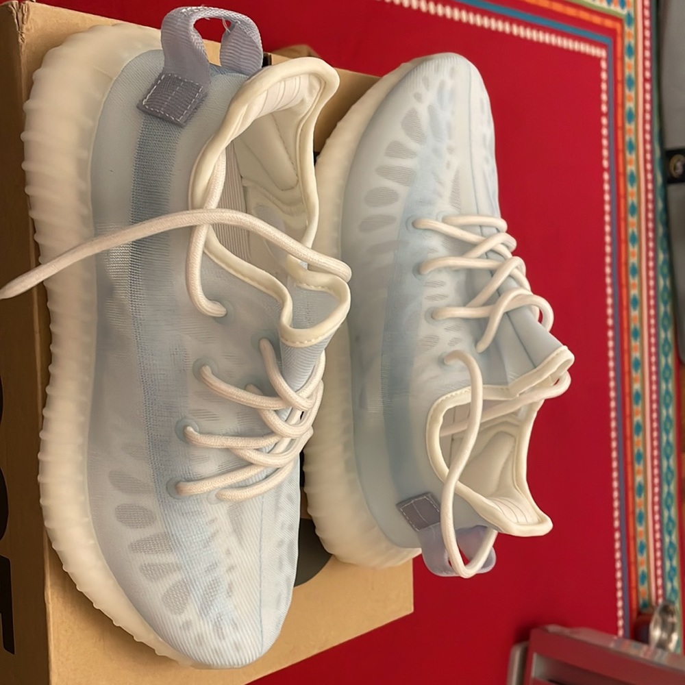 2021 Yeezy Boost 350 V2 'Mono Ice' brand new with tags and box